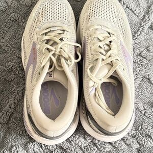 Brooks Women's Cream and Purple Sneakers